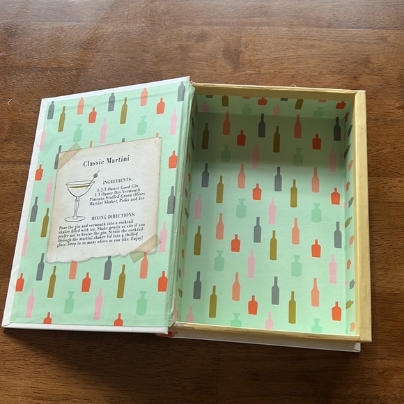 The Big Book of Cocktails box Molly and Rex - Picture 3 of 7